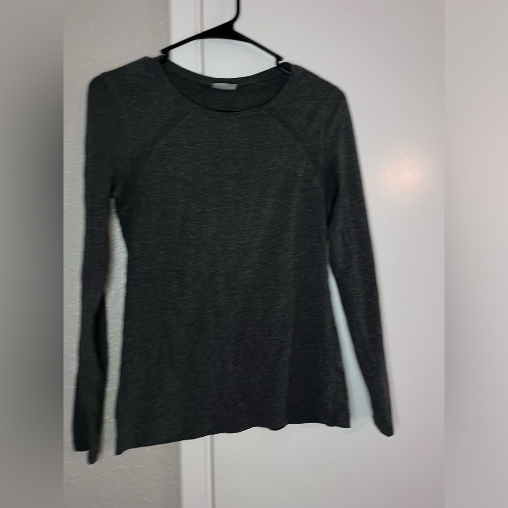 Grey long sleeve workout breathable top.